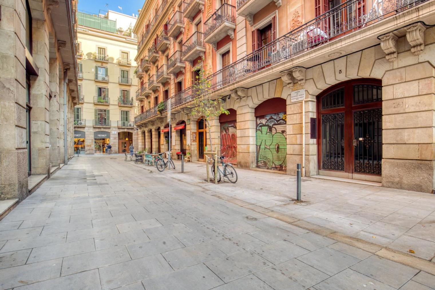 Blueground El Gotic Balcony Fully Furnished Bcn-122